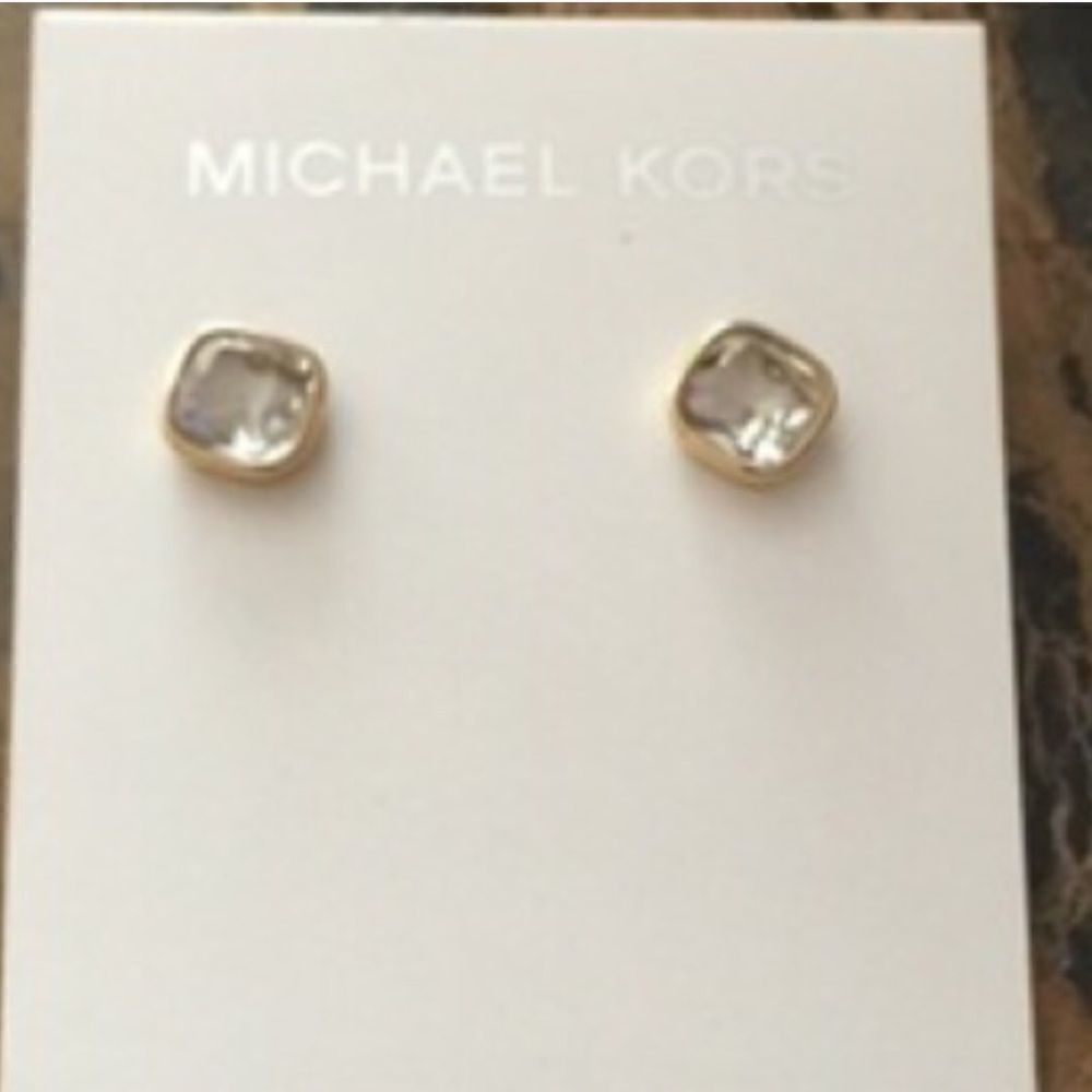 🎉Last one left🎉Authentic Michael kors stud👧